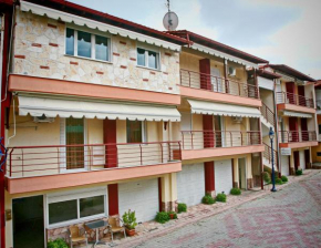  Katerina Apartments  Певкохори